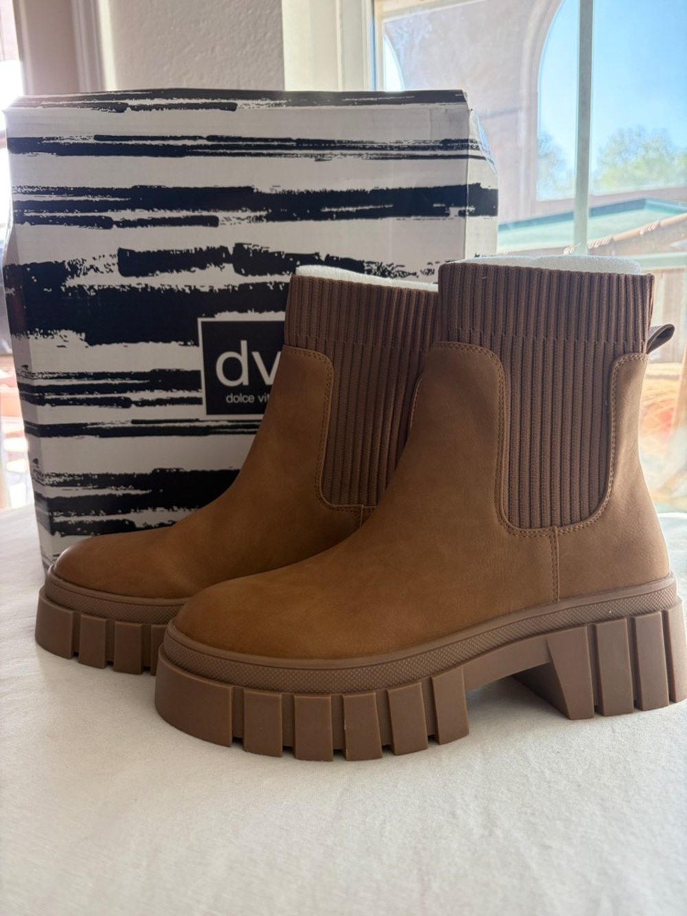 Dolce Vita Tan Chunky Lug Chelsea Booties - Picture 1 of 4